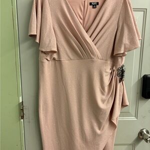 SLNY Women's Blush Midi Dress with Sparkling Brooch